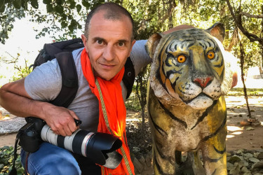 Questo Sono Io Al Centro Visitatori Del Parco Panna, Con La Statua Di Una Tigre