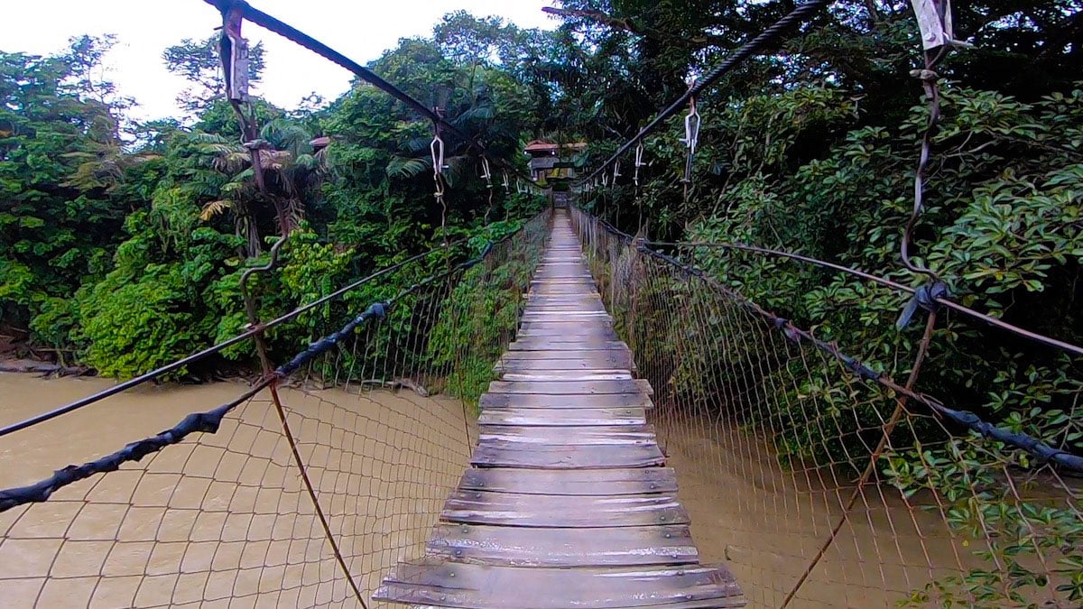 Il villaggio di Tangkahan sul fiume