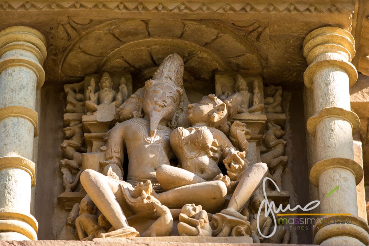 Scultura raffigurante Brahma e la sua consorte