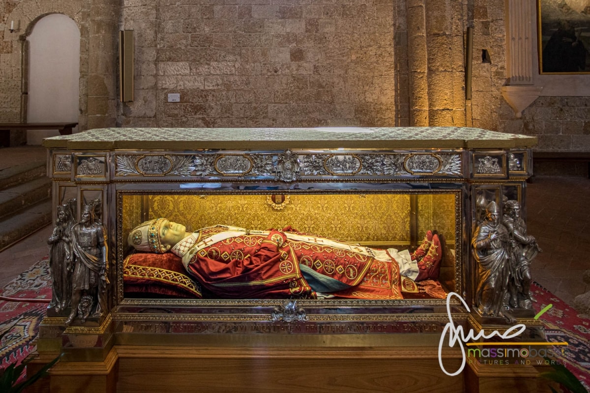Spoglie di San Gregorio - Papa Gregorio VII ildebrando da Soana esposte al Duomo di Sovana nel 2020