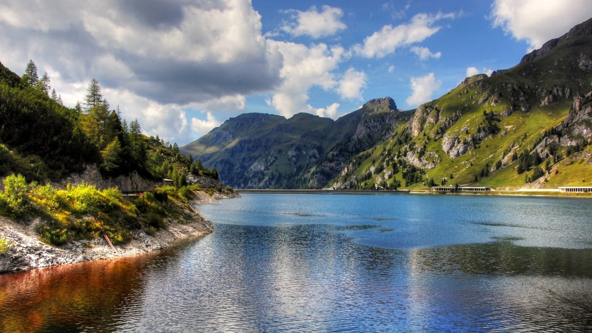 Il lago e passo Fedaia