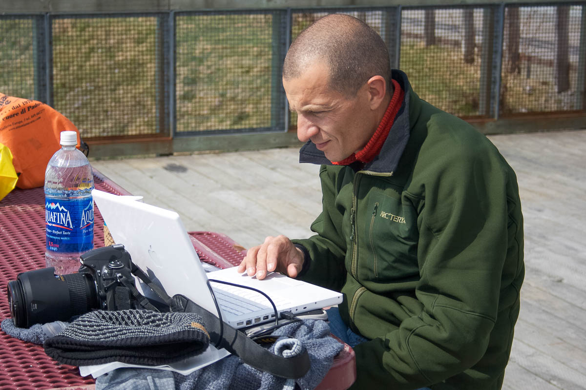 Massimo Basso alle prese con le foto