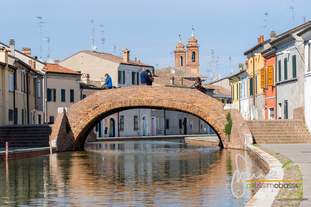 Cosa vedere a Comacchio in un giorno: il ponte degli Sbirri