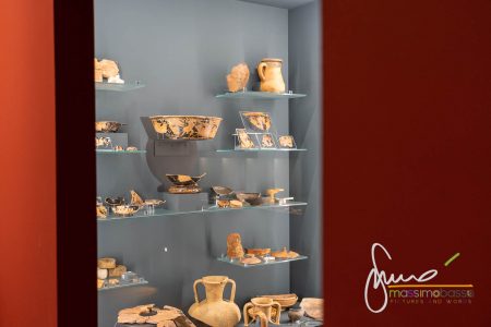 Interno Museo Delta antico a Comacchio, particolare dei vasellami