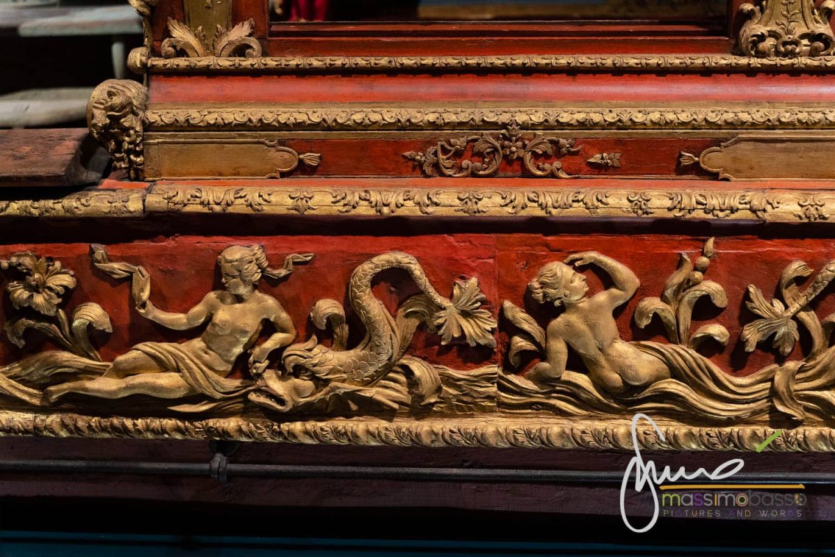 Il Bucintoro dei Re di Savoia alla Reggia di Venaria - Particolare dei bassorilievi