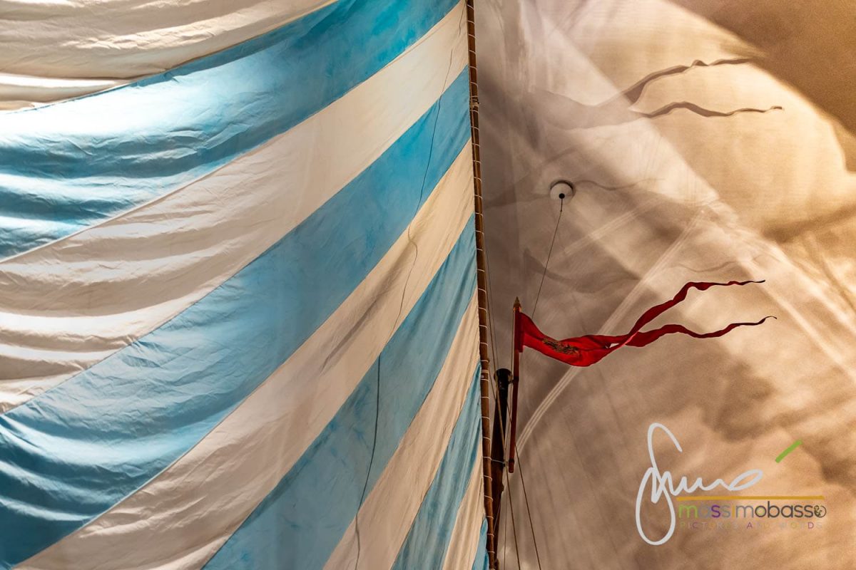 La vela e la bandiera del Bucintoro dei Re di Savoia alla Reggia di Venaria