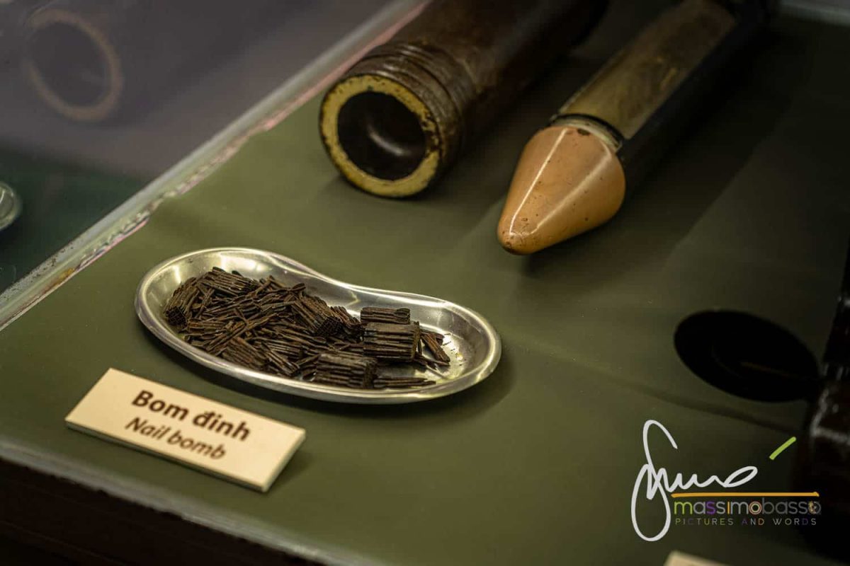 Bombe Ripiene Di Oggetti Metallici Al Museo Dei Resti Della Guerra