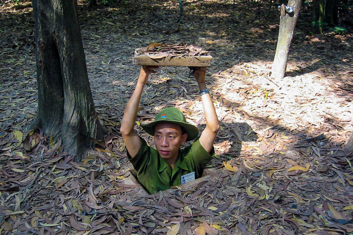 tunnel di cu chi vietnam