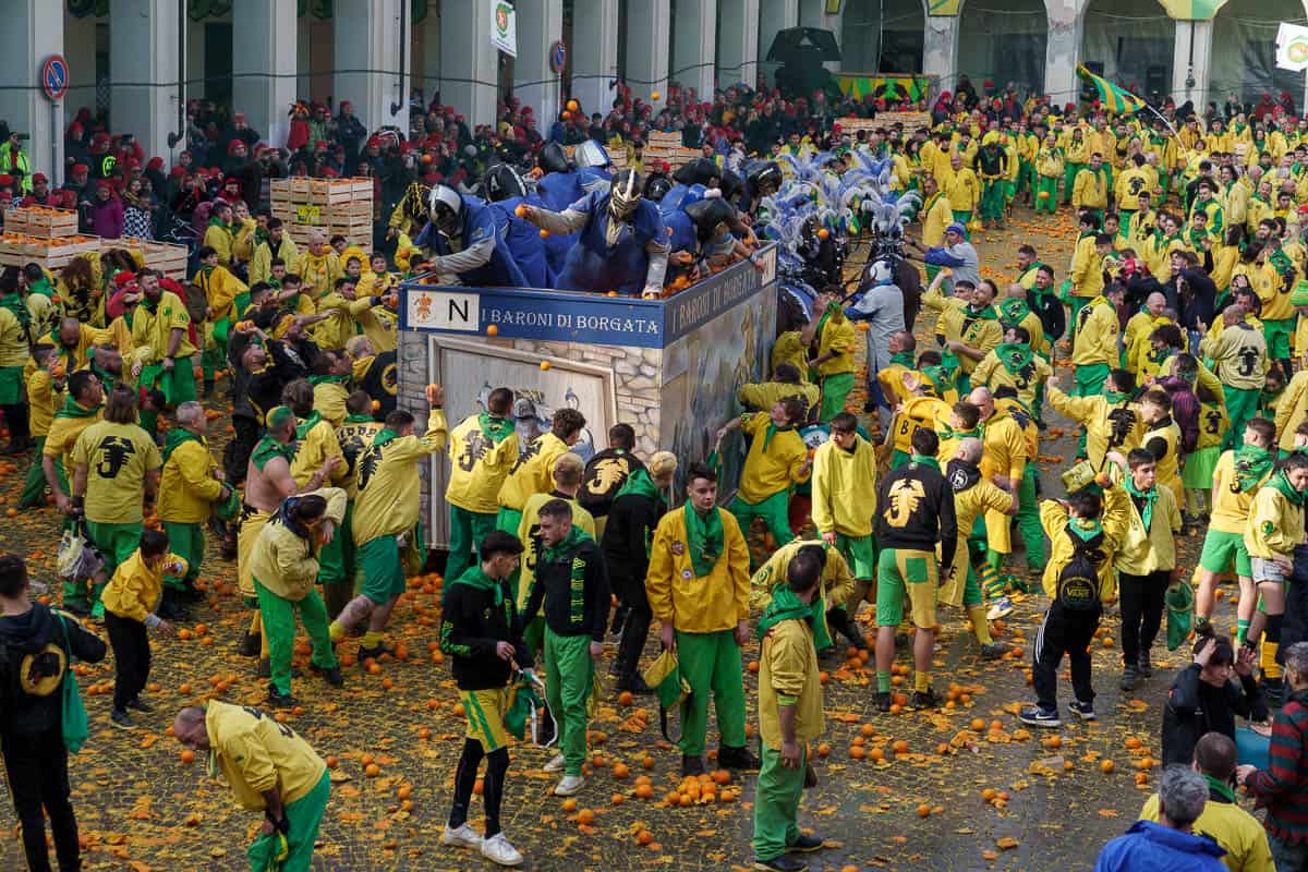 Carnevale Storico Ivrea 2023 - la battaglia delle arance -1
