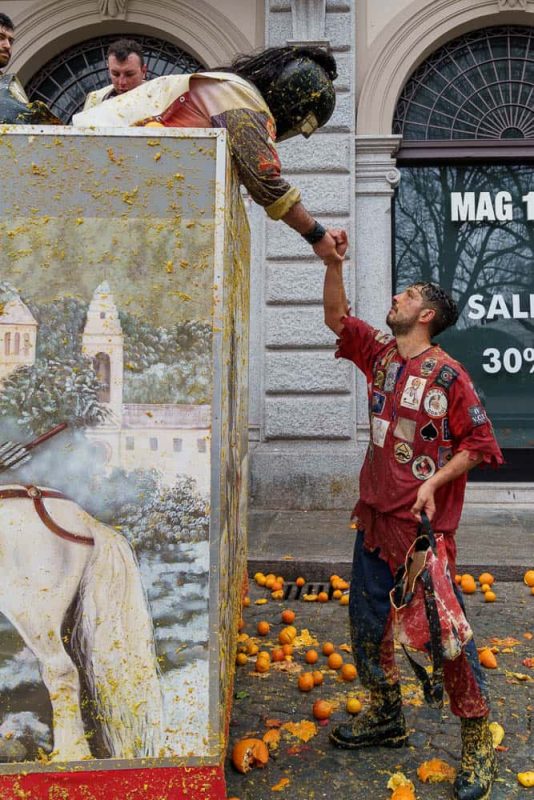 Carnevale Storico Ivrea 2023 - la battaglia delle arance -1