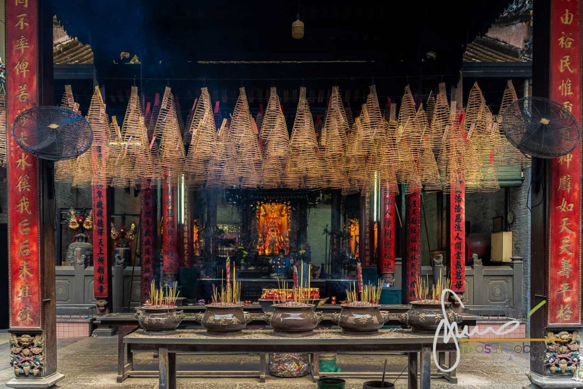 Spirali d'incenso al centro della Pagoda