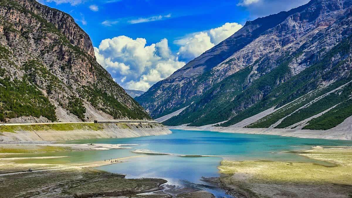 Lago di Livigno e vista sul fondo valle