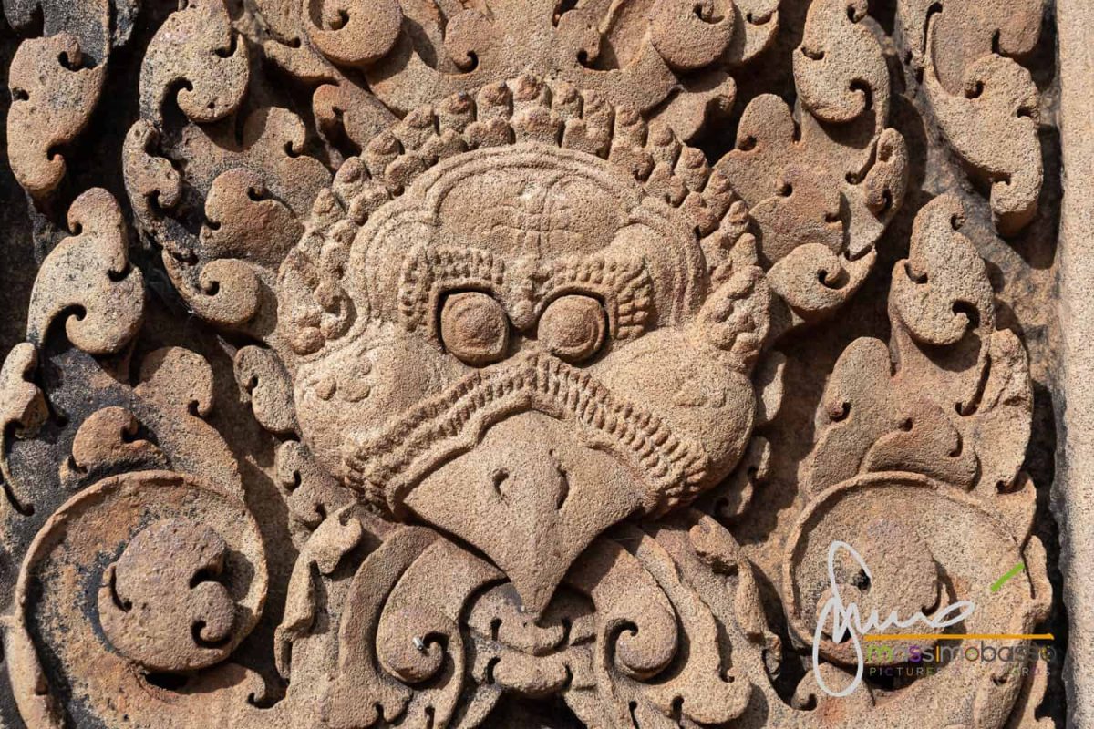 Garuda di su un portale d'ingresso a Banteay Srei