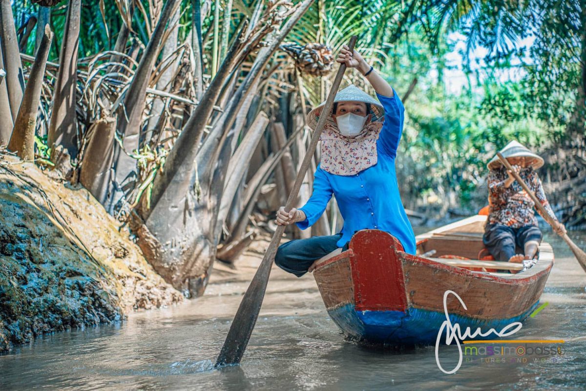 Gita in canoa nei canali secondari del Delta