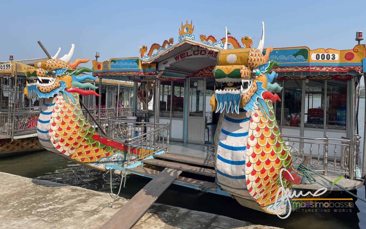 Le Barche Drago del Fiume dei Profumi a Hue