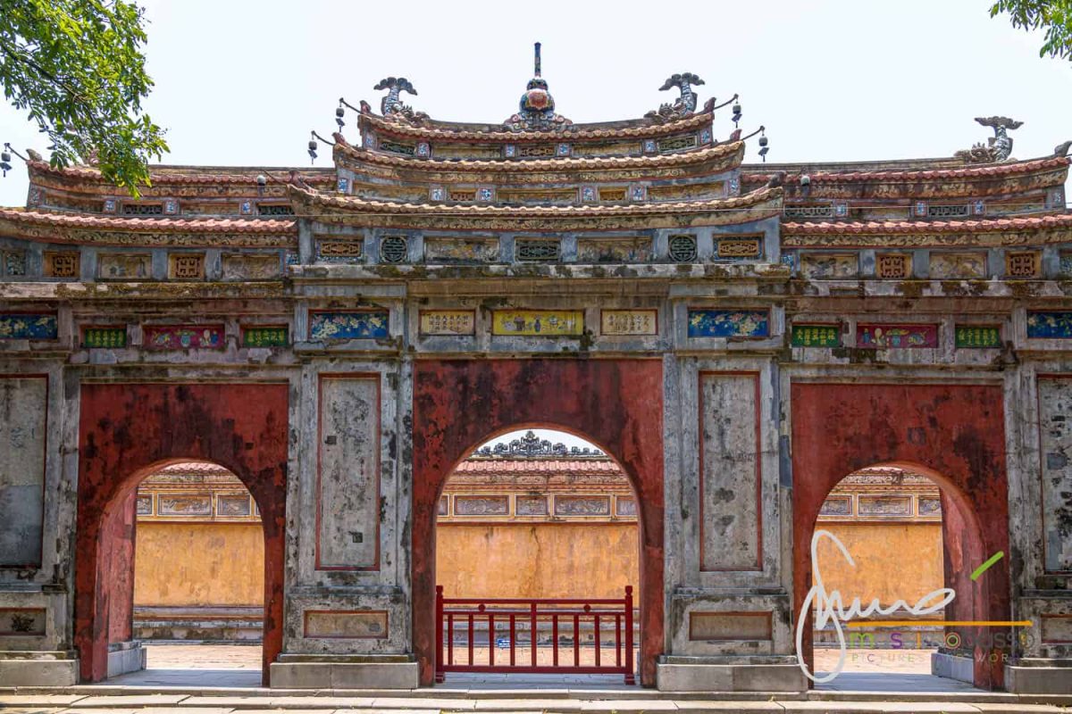 Particolare Di Un Portale Della Cittadella Imperiale Di Hue