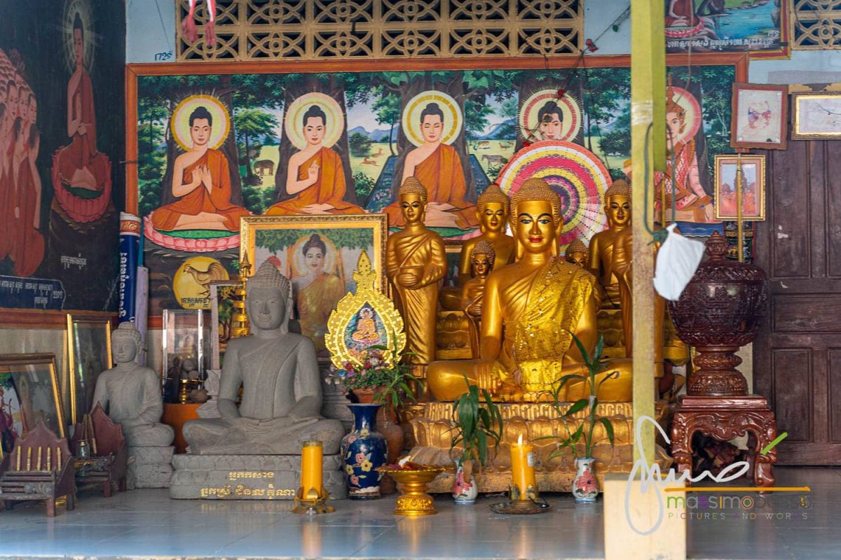 Le posizioni del Buddha- Asana e Mudra: Bhumisparsha Mudra