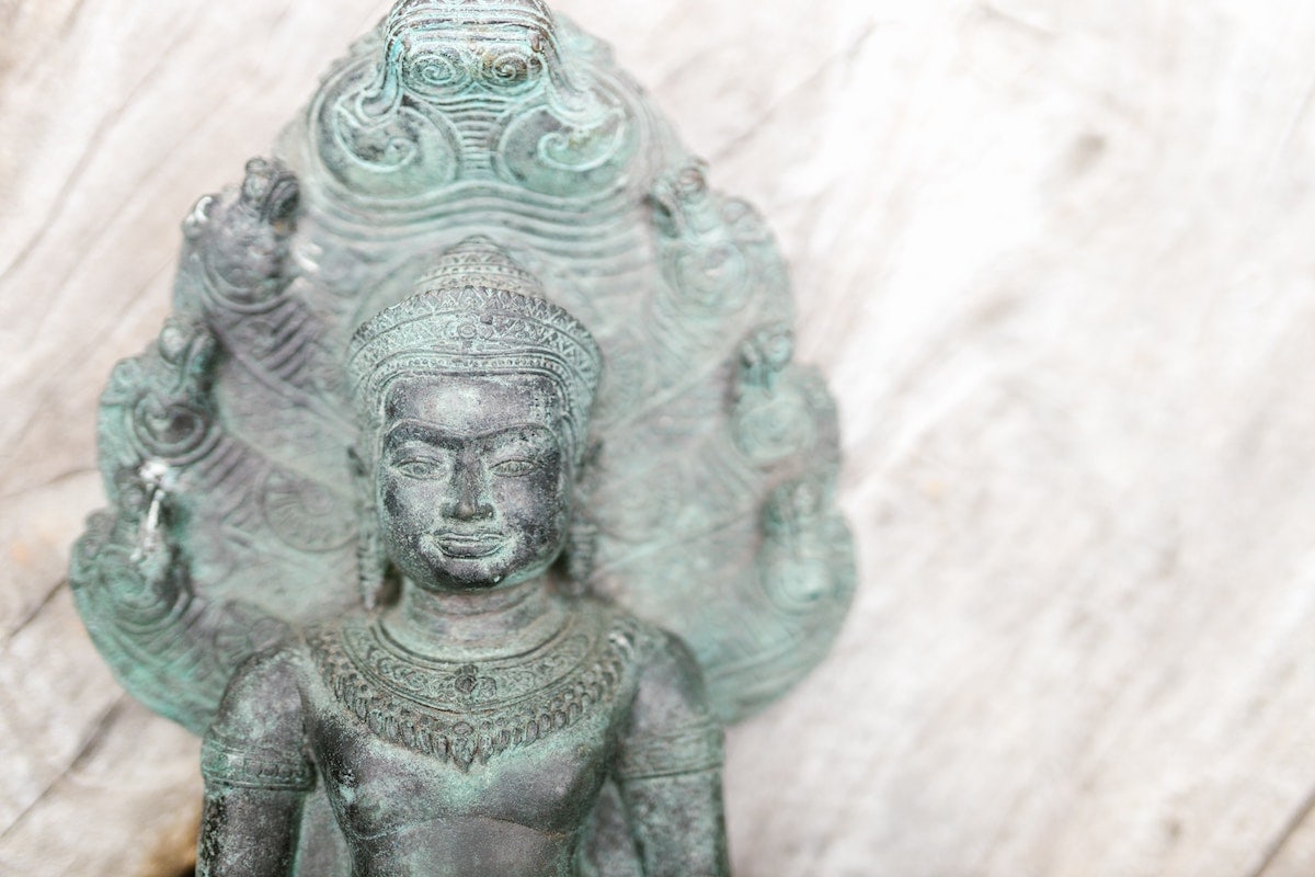 Le posizioni del Buddha- Asana e Mudra: Buddha con Naga