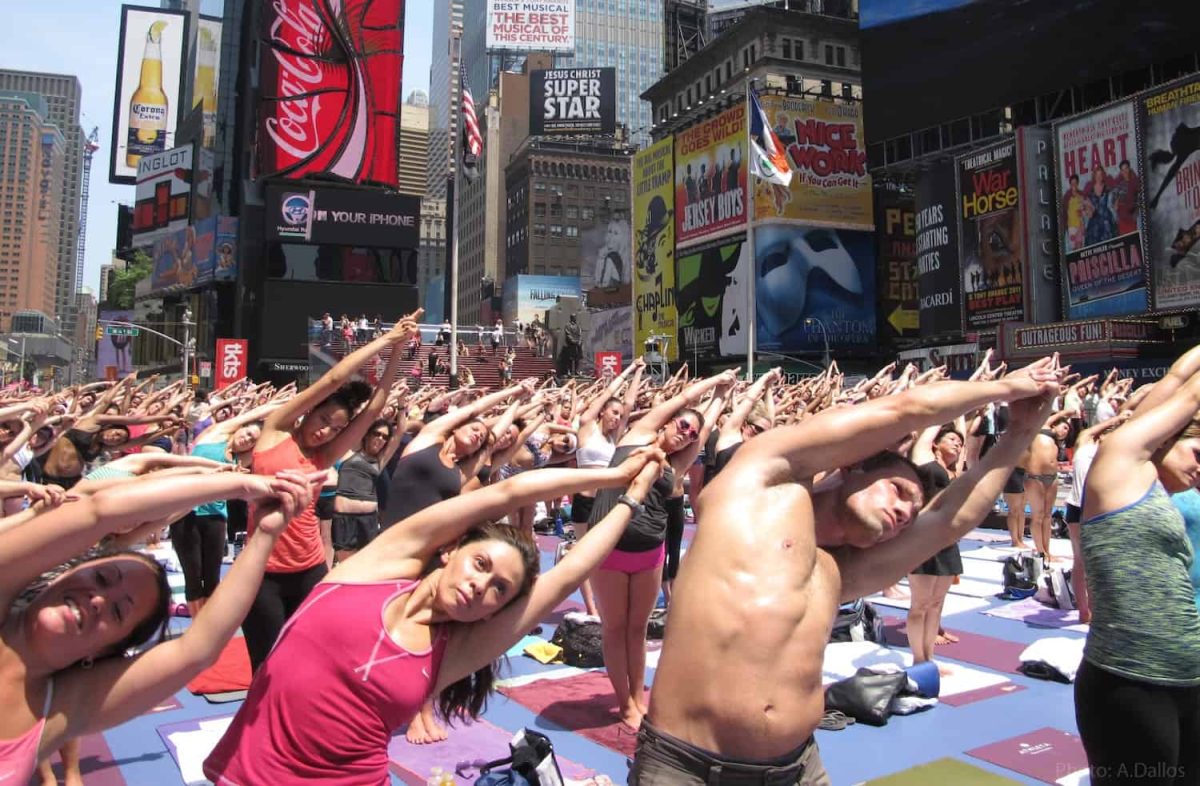 Mind over Madness - Yoga a Times Square New York a Giugno 2024