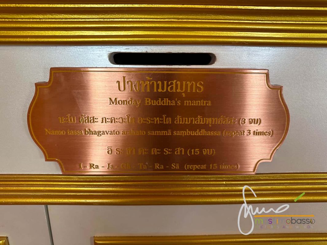 Mantra Per Il Buddha Del Lunedì A Wat Saket - Il Tempio Della Montagna Dorata - Bangkok