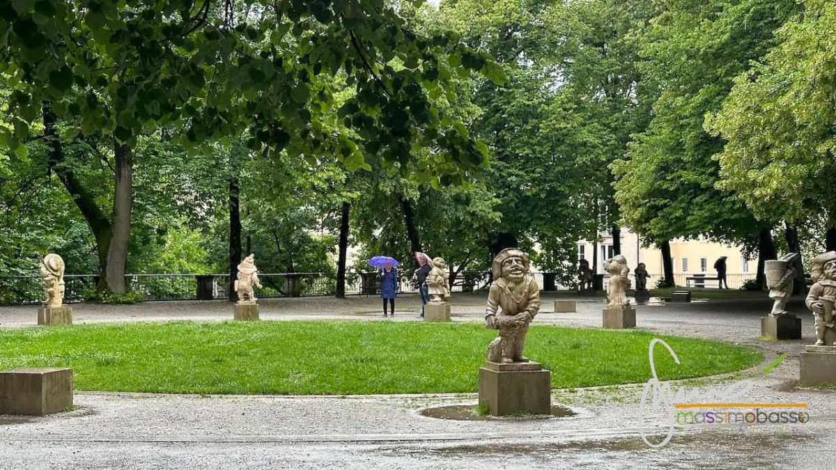 Il giardino degli elfi dei 12 mesi