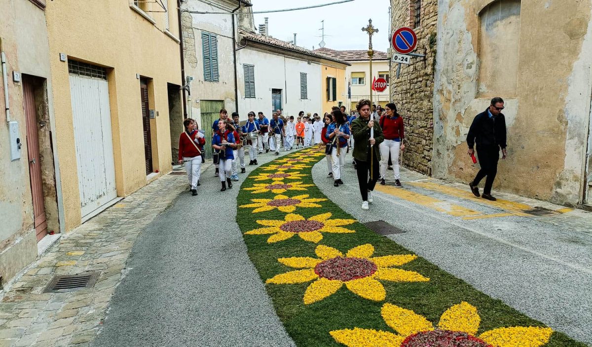 Infiorata Del Corpus Domini A Cupramontana