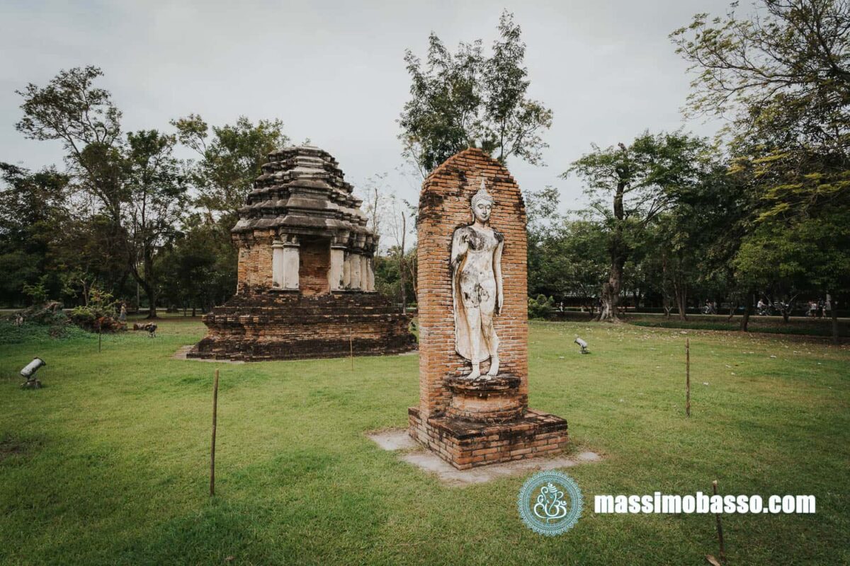 Buddha che Cammina - Walking Buddha a Sukhothai - Thailandia