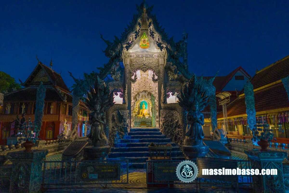 Wat Sri Suphan - il Tempio d’Argento a Chiang Mai - Immagine dopo il tramonto