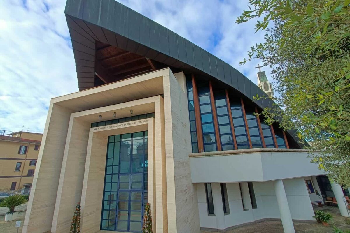 Roma Insolita: Parrocchia Di San Francesco Di Sales