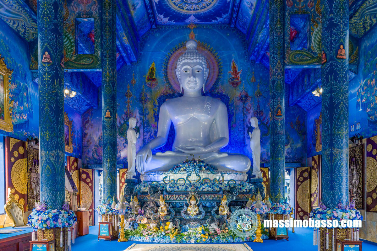 Il Tempio Blu O Wat Rong Suea Ten A Chiang Rai