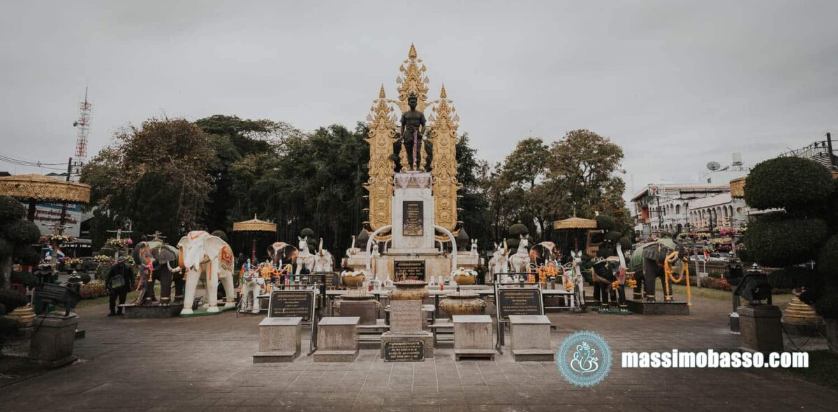 Monumento A Re Mengrai, Il Fondatore Del Regno Di Lanna