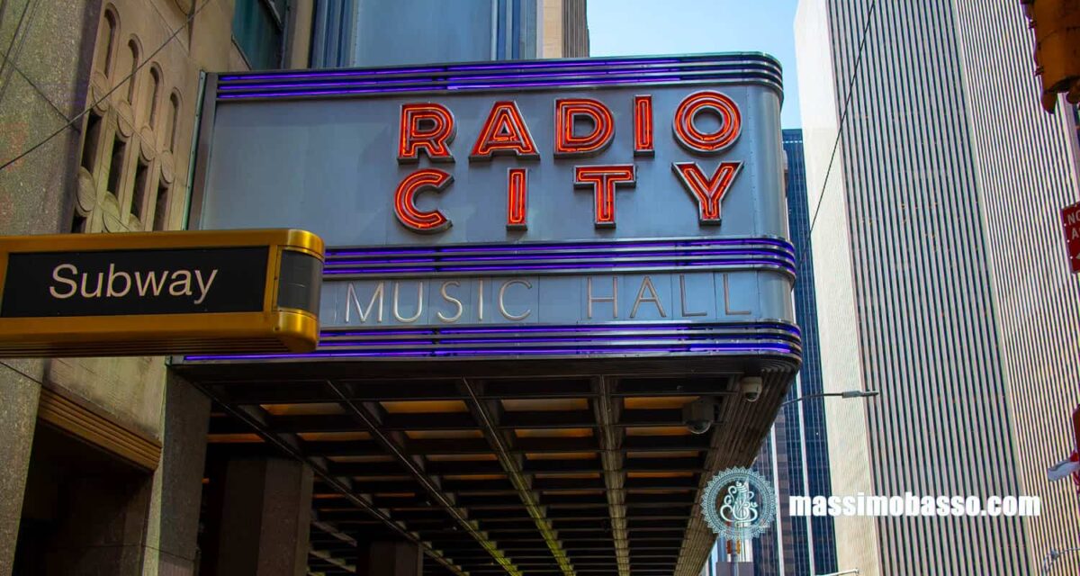 Radio City Music Hall - New York - Illustrazione Dell'articolo New York A Dicembre