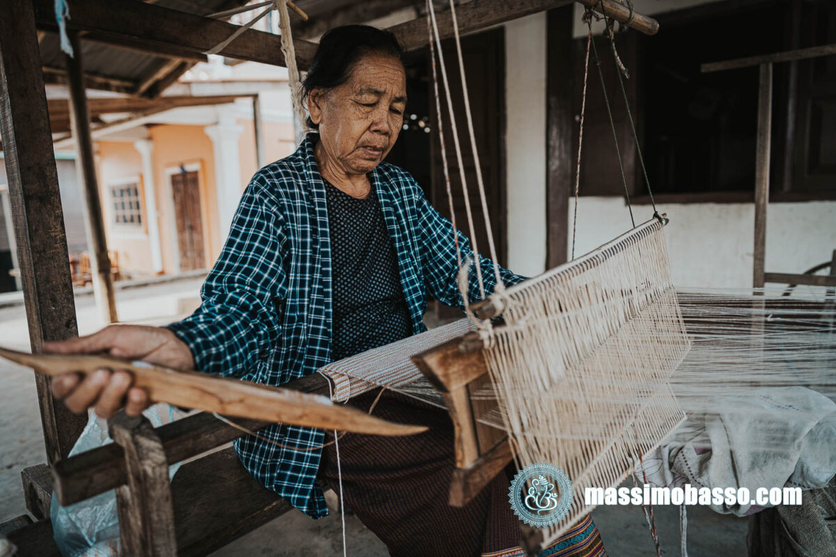 Villaggio di Ban Phanom e tessuti artigianali