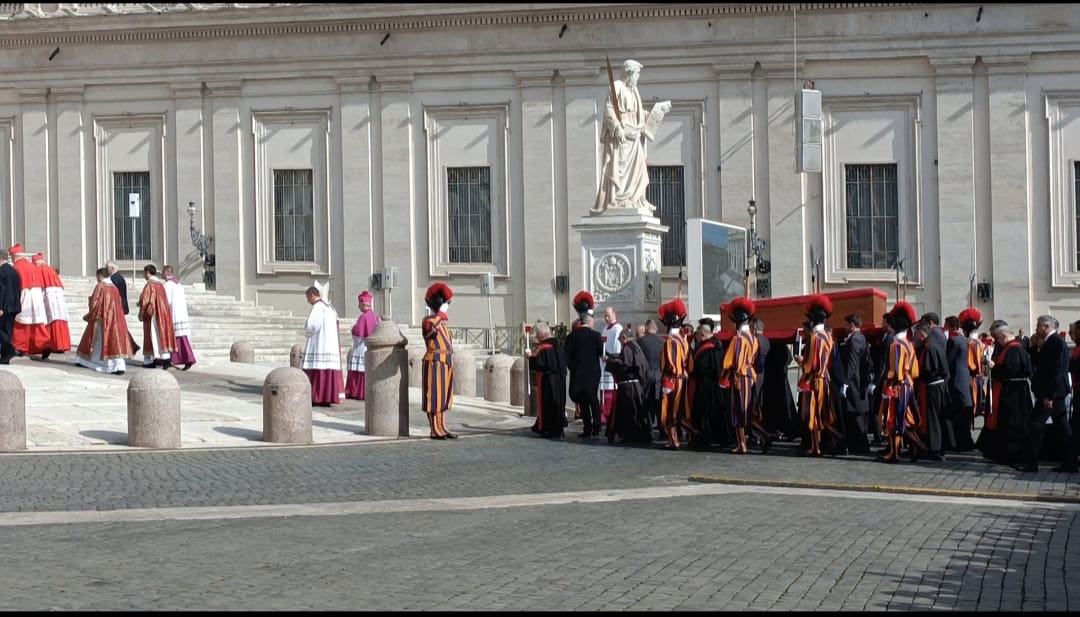 la bara di Papa Francesco