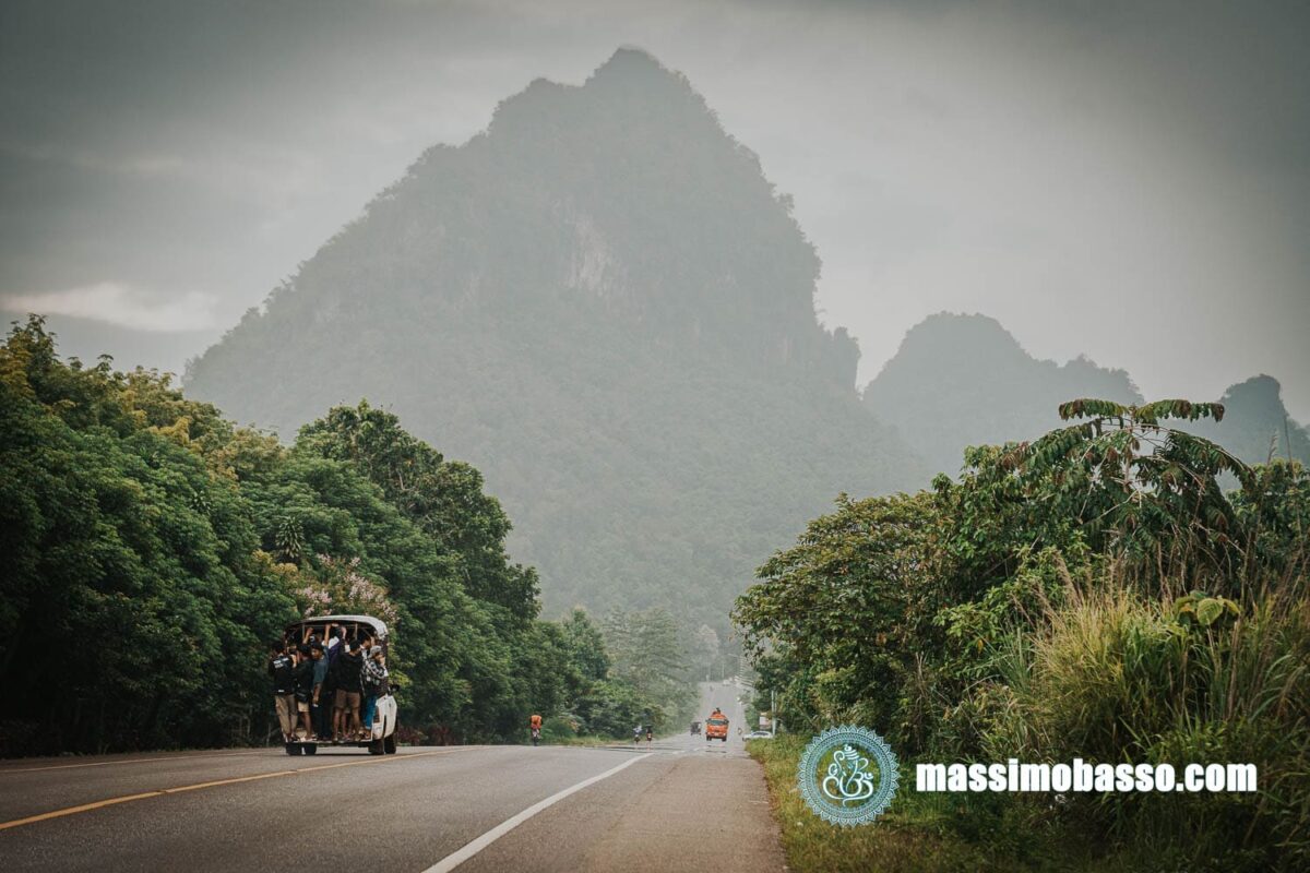 Sangkhlaburi - Altri Incontri Sulle Strade