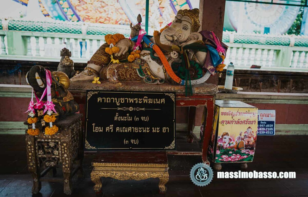 Thailandia, in un tempio dedicato a Ganesha, la divinità con la testa di elefante