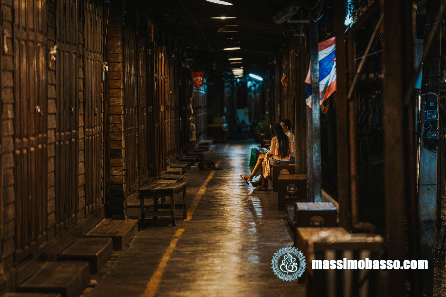 atmosfere serali al Mercato Galeggiante di Amphawa