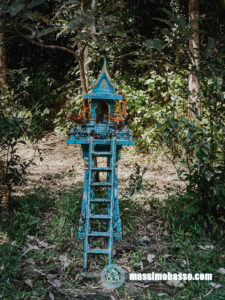 San Phra Phum - Altare nella foresta di Khao Sok, all'esterno del centro visitatori
