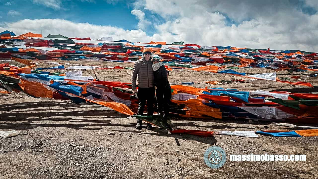 Passo Gawu La (o Gawula): Situato a circa 5.210 metri, è celebre per essere l'unico punto panoramico al mondo da cui si possono osservare contemporaneamente cinque vette sopra gli 8.000 metri (Makalu, Lhotse, Everest, Cho Oyu e Shishapangma).
