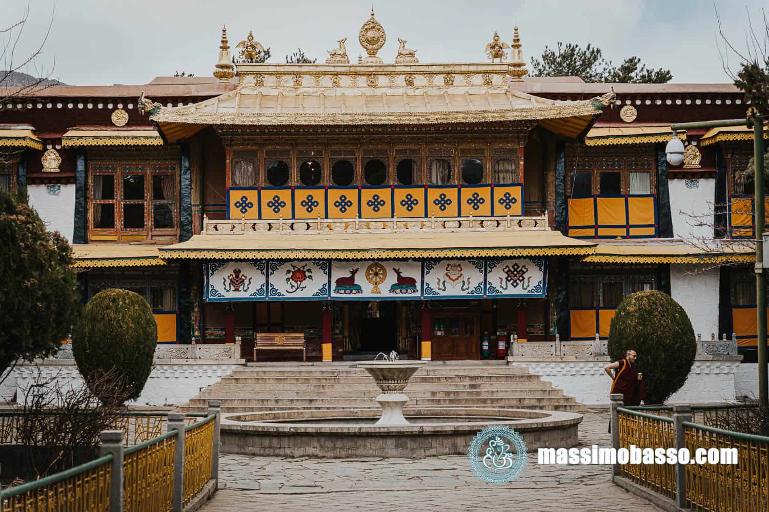 Lhasa - Il Norbulingka o Palazzo dei Gioielli - storica residenza estiva del Dalai Lama in Tibet