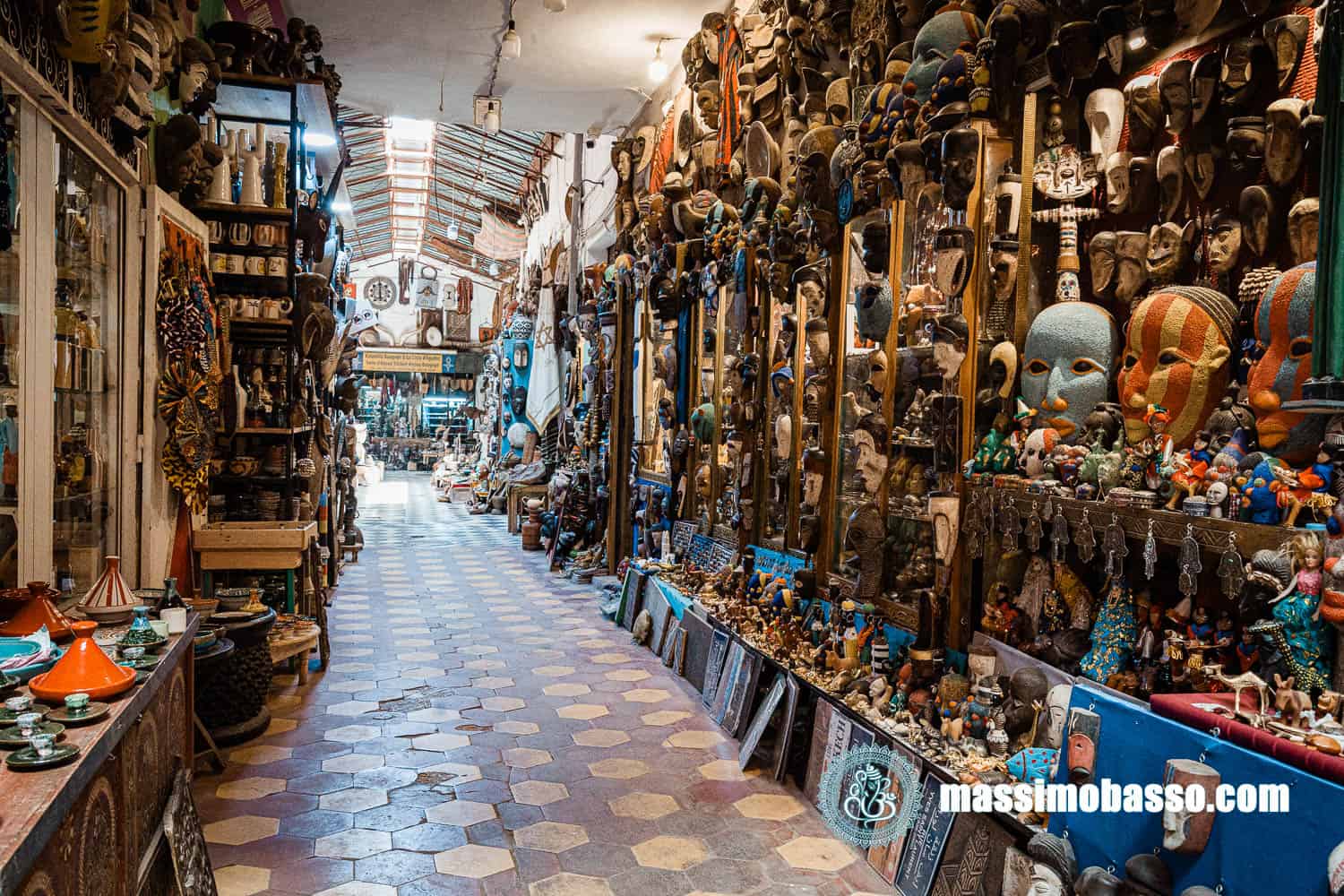 Cosa vedere a Marrakech- le botteghe degli artigiani all'interno del souk