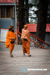 Sadhu al Tempio Jakhoo - Tempio induista dedicato a Hanuman situato sulla cima della Jakhoo Hill a Shimla in Himachal Pradesh India